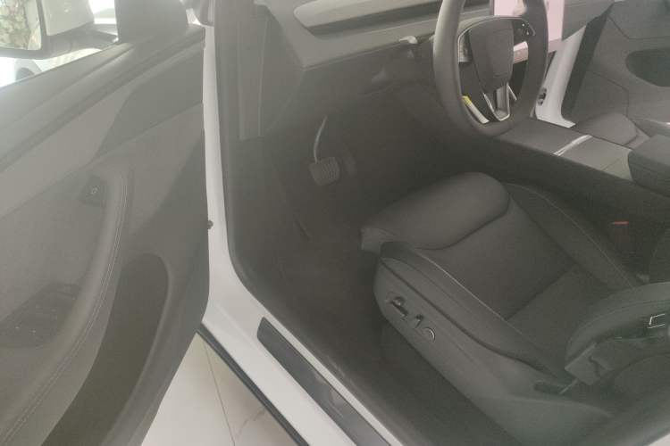 Used Tesla Model Y L 2025 Model Long-Range All-Wheel-Drive Version