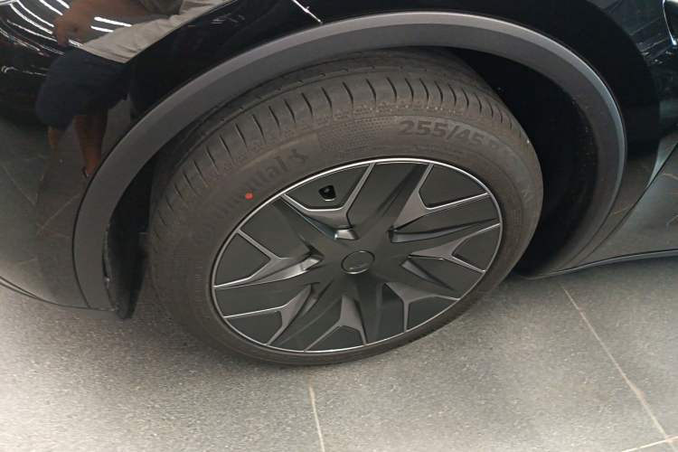 Used Tesla Model Y L 2025 Model Long-Range All-Wheel-Drive Version
