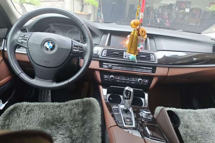 Used BMW 5 Series 2014 525Li Leading Model Center Console