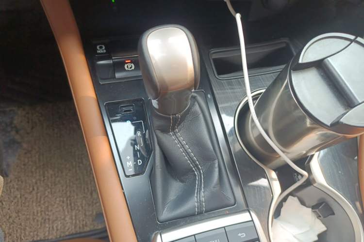 Used Lexus RX 2020 300 Two-Wheel Drive Comfort Edition China VI Standard Gear Lever