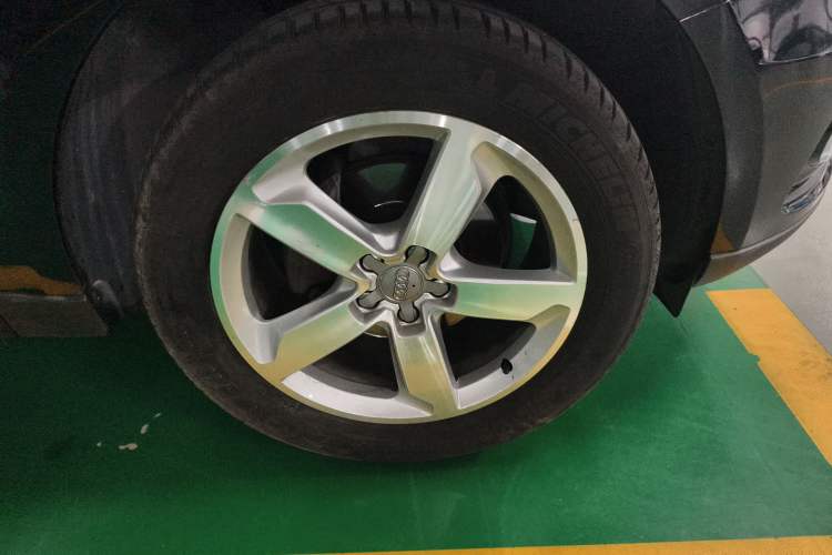 Used Audi Q5 2016 40 TFSI Technology Edition Right Front Wheel Hub