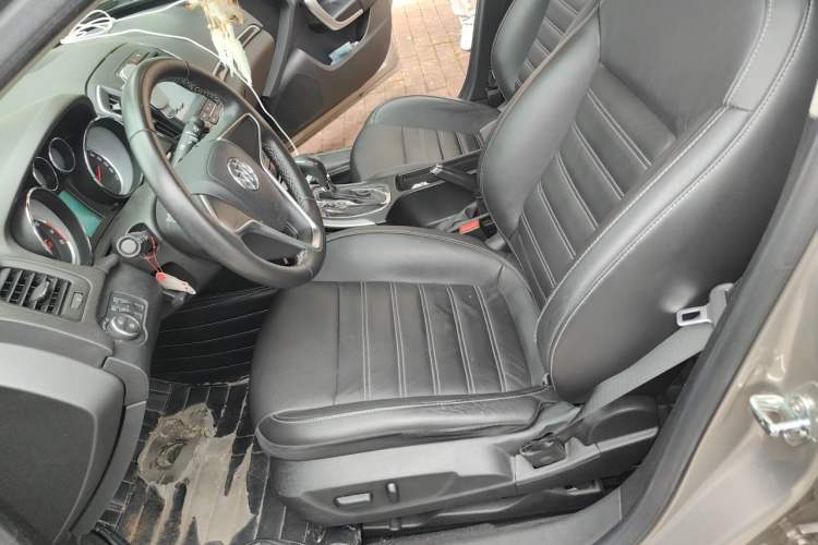 Used Buick Regal 2015 1.6T Fashion Tech Model
