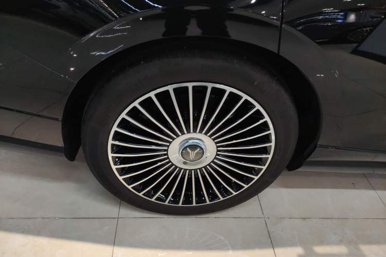 Used VOYAH Lantu Chiguang L 2026 Four-Wheel-Drive Ultra Exterior 5