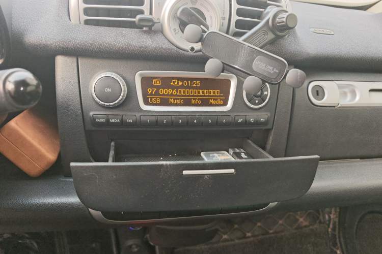 Used smart fortwo 2012 1.0 MHD Hardtop Standard Edition Audio And AC Panel