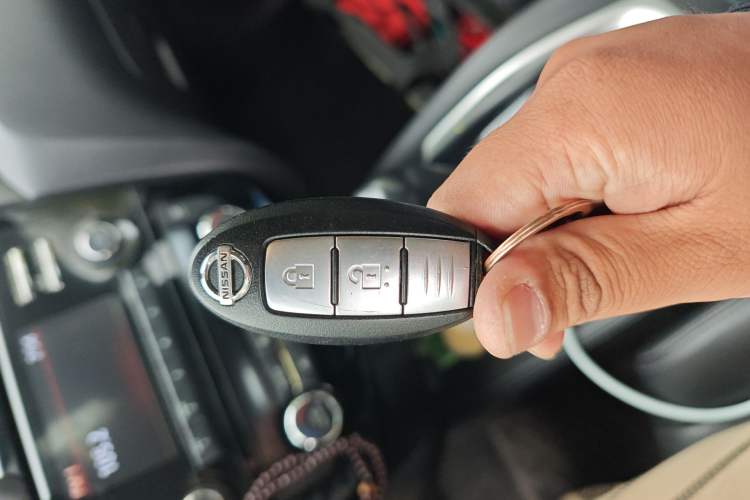 Used Nissan X-Trail 2015 2.0L CVT Comfort MAX Edition 2WD Vehicle Key