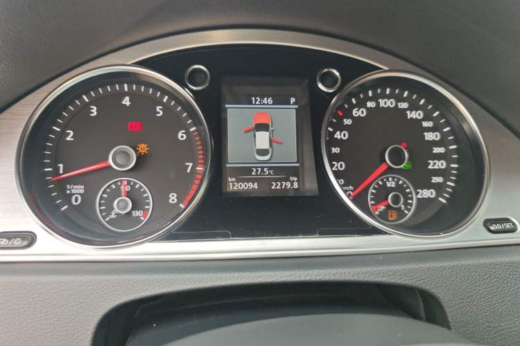 Used Volkswagen FAW-Volkswagen CC 2012 2.0 TSI Luxury Model Odometer Close Up