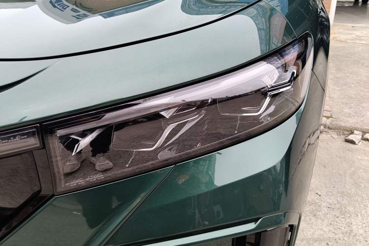 Used VOYAH FREE 2025 318 318 km Rear-Drive Touring Edition Left Front Headlight