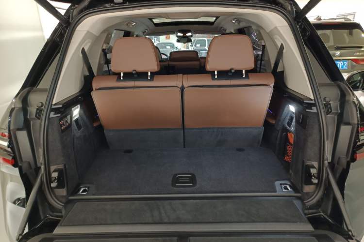 Used BMW X7 2024 xDrive40i Luxury Package – Leading Model