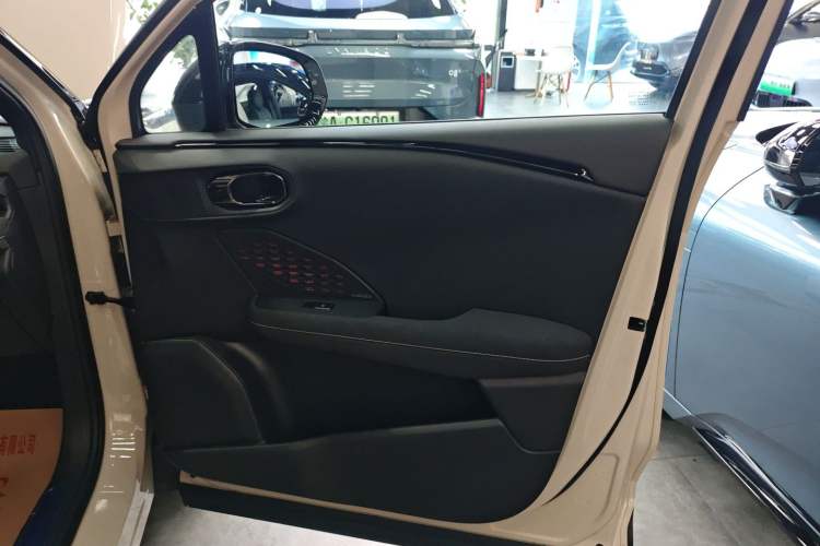 Used Lynk & Co 06 2025 Renew 1.5T Halo Right Front Door Interior