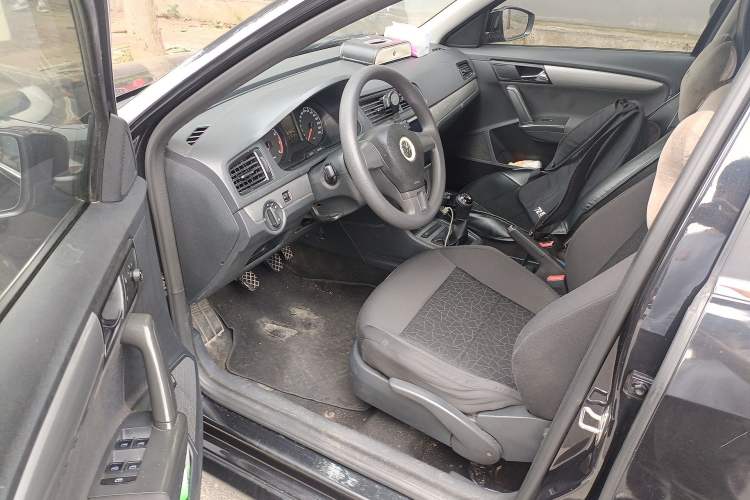 Used Volkswagen Lavida 2013 1.6L Manual Fashion Edition
