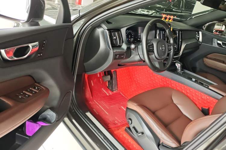 Used Volvo XC60 2021 T5 4x4 Smart Luxury Edition