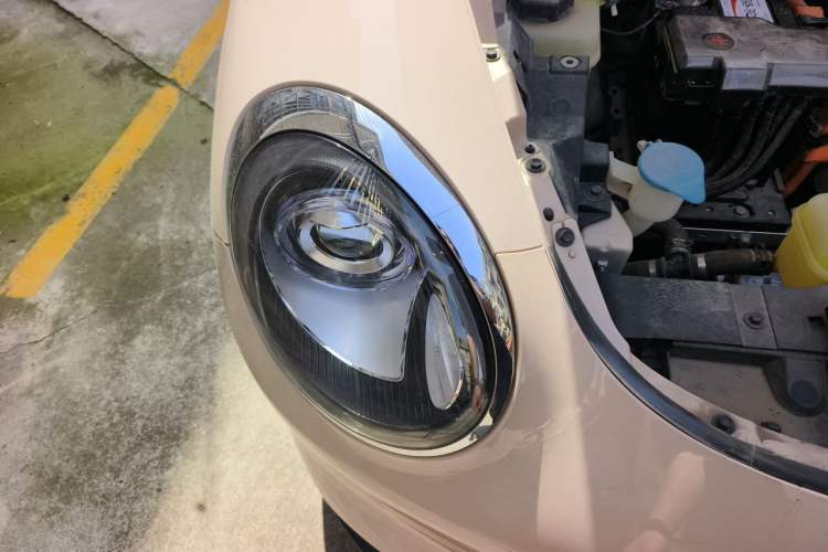 Used ORA Good Cat 2023 401 km Standard Range Premium Trim Ternary Lithium Right Front Headlight