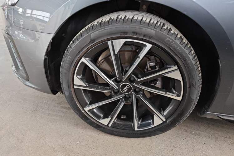 Used Audi A4L 2023 40 TFSI Luxury Dynamic Model Left Front Wheel Hub