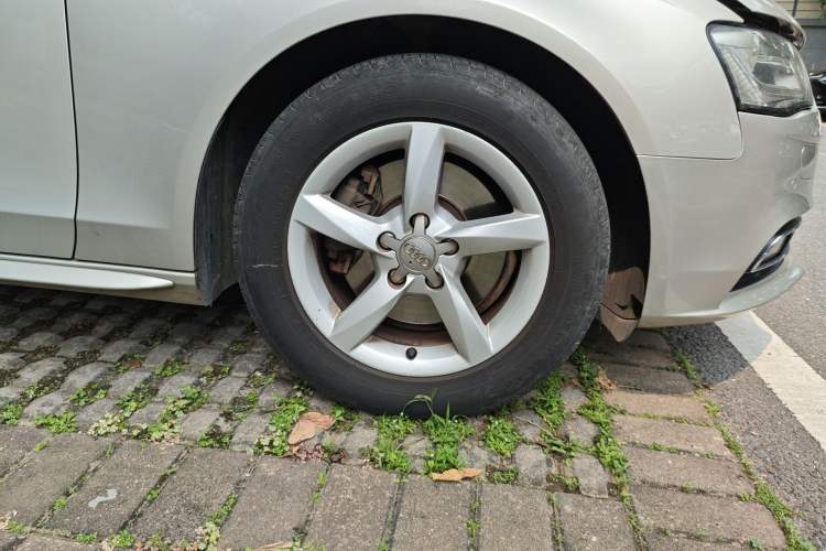 Used Audi A4L 2015 35 TFSI Automatic Standard Model Right Front Wheel Hub