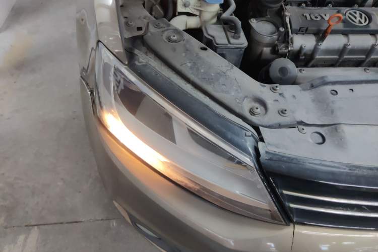 Used Volkswagen Sagitar 2012 1.6L Automatic Comfort Edition Right Front Headlight