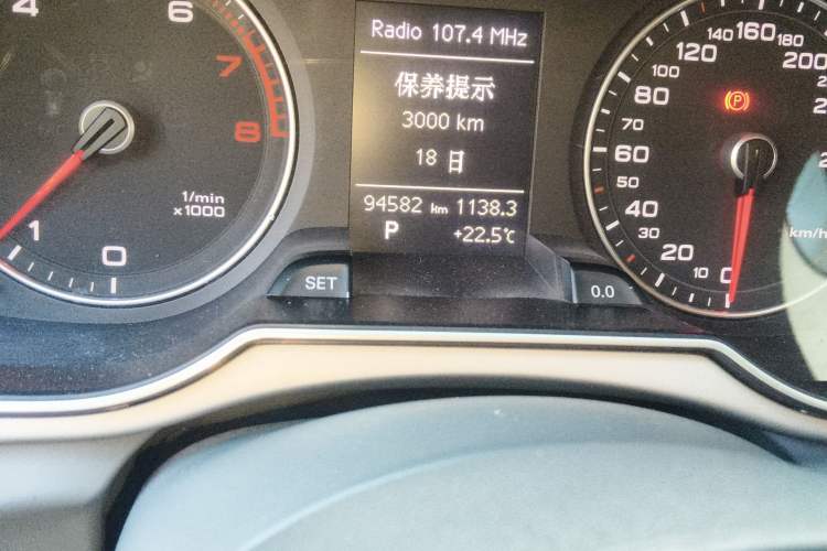 Used Audi A4L 2016 35 TFSI Collector's Edition Automatic Standard Model Odometer Close Up