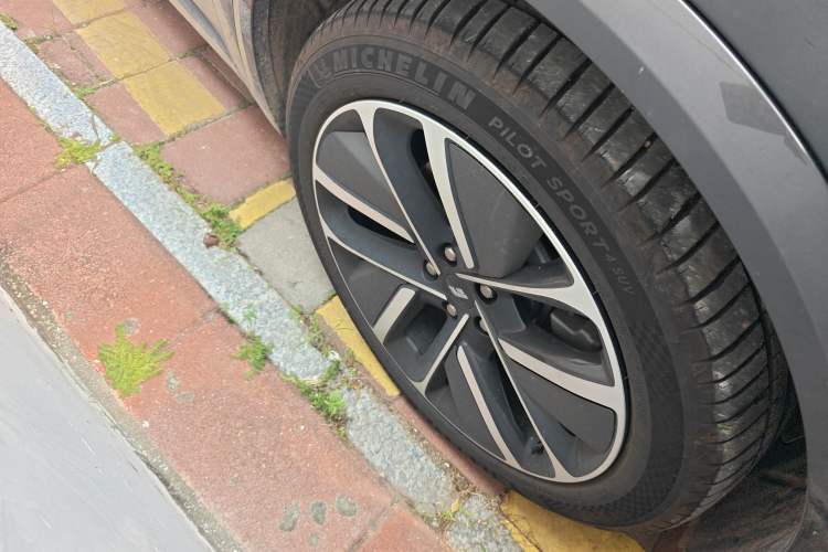 Used Li Auto L8 2024 Ultra Model
