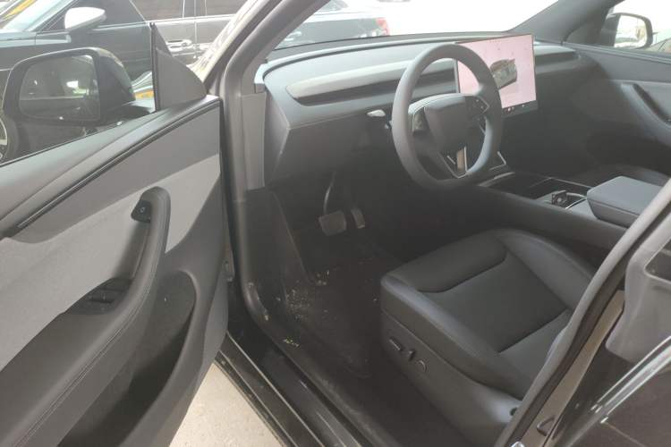 Used Tesla Model Y 2026 Rear-Drive Model
