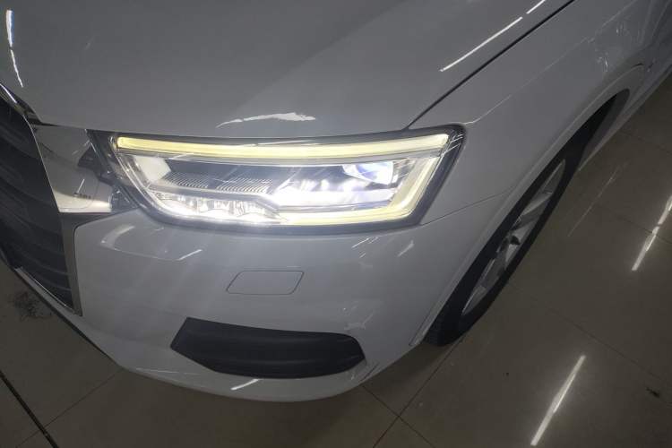 Used Audi Q3 2018 30th Anniversary Edition 30 TFSI Fashion Model Left Front Headlight
