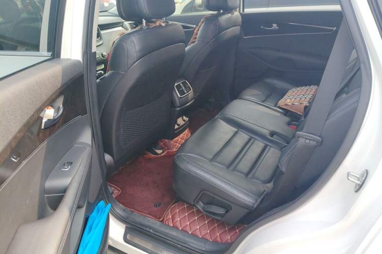 Used Kia Sorento 2015 Sorento L 2.4L Gasoline 4WD Elite Edition 7 Seats China V Emission Standard
