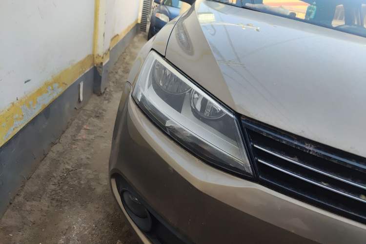 Used Volkswagen Sagitar 2012 1.6L Automatic Comfort Edition Right Front Headlight