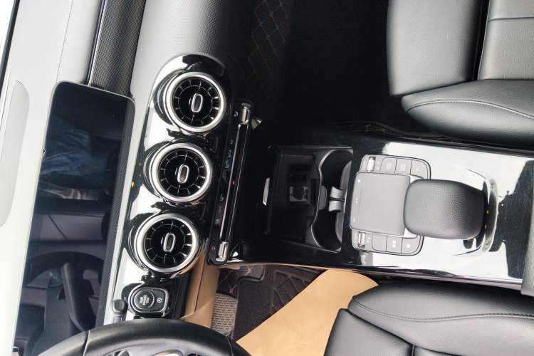 Used Mercedes-Benz A-Class 2020 Facelift A 180 L Sport Sedan Special Configuration Audio And AC Panel