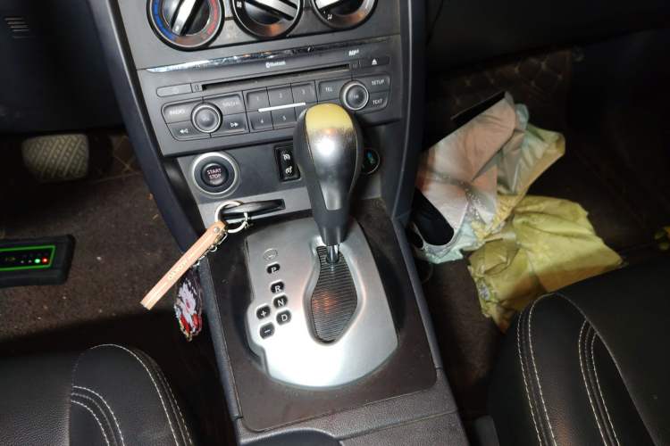 Used Renault Koleos 2014 2.0L Two-Wheel Drive Smart Edition Gear Lever