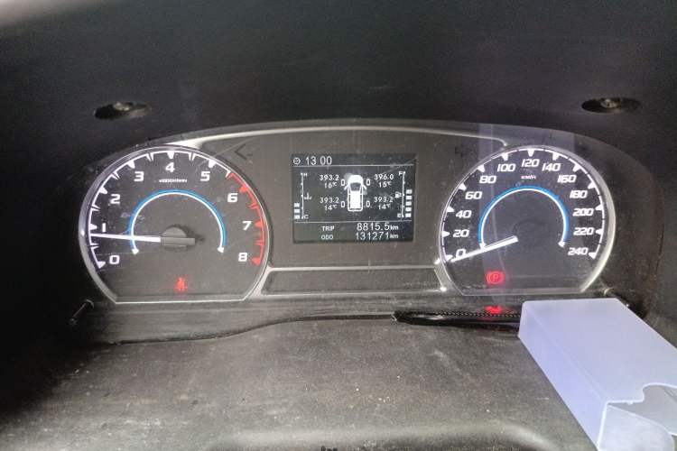 Used JMC Transit 2019 2.8T Commercial Version Short Wheelbase Mid-Roof 6-Seater China VI JX493 Odometer Close Up