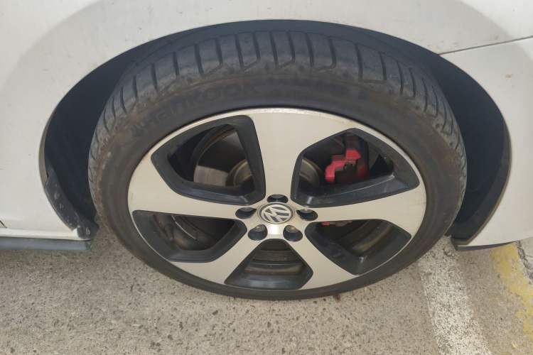 Used Volkswagen Golf GTI 2016 2.0 TSI GTI Right Front Wheel Hub