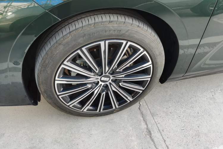 Used Geely Galaxy 8 2025 130km EM-P Starship Edition