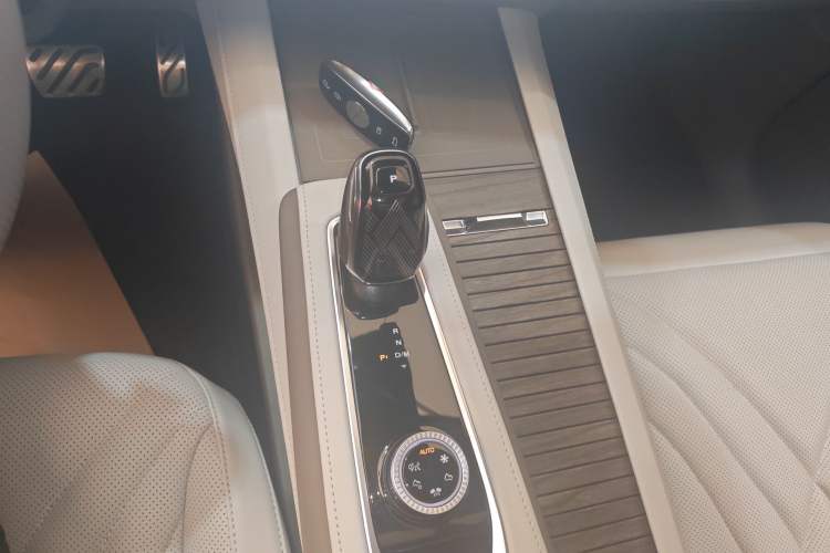 Used Roewe RX9 2023 2.0T Four-Wheel Drive Luxury Edition
