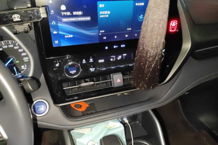 Used Toyota Highlander 2022 Dual-Engine 2.5L Four-Wheel Drive Prestige Version 7 Seats Audio And AC Panel