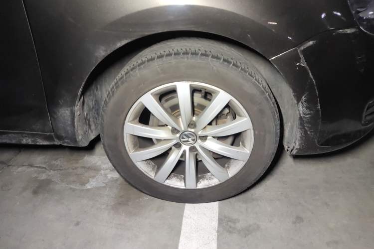Used Volkswagen Sharan 2016 380TSI Luxury 7-Seater Right Front Wheel Hub