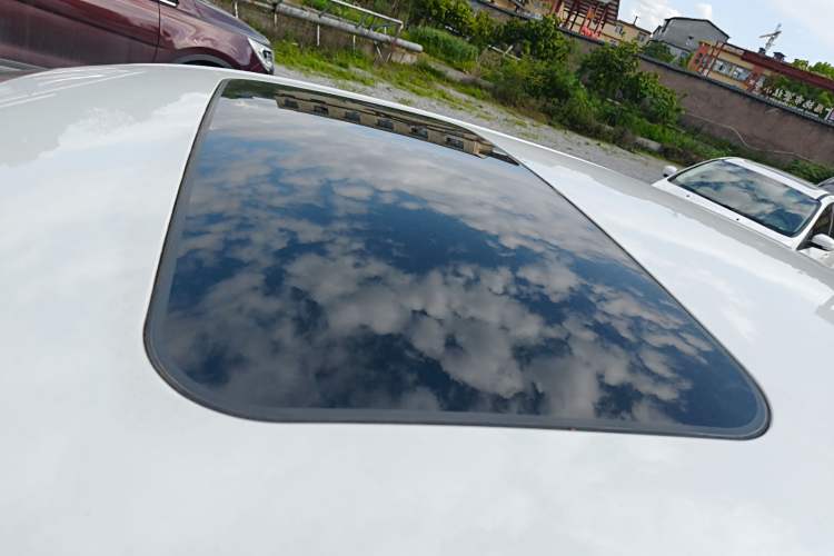 Used Venucia D60 2019 100 000 Honor 1.6L XL CVT Chenku Edition China VI Standard Roof