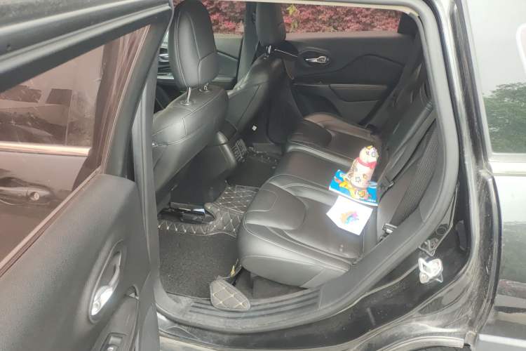 Used Jeep Cherokee 2017 2.0L Superior Edition Left Rear Seat