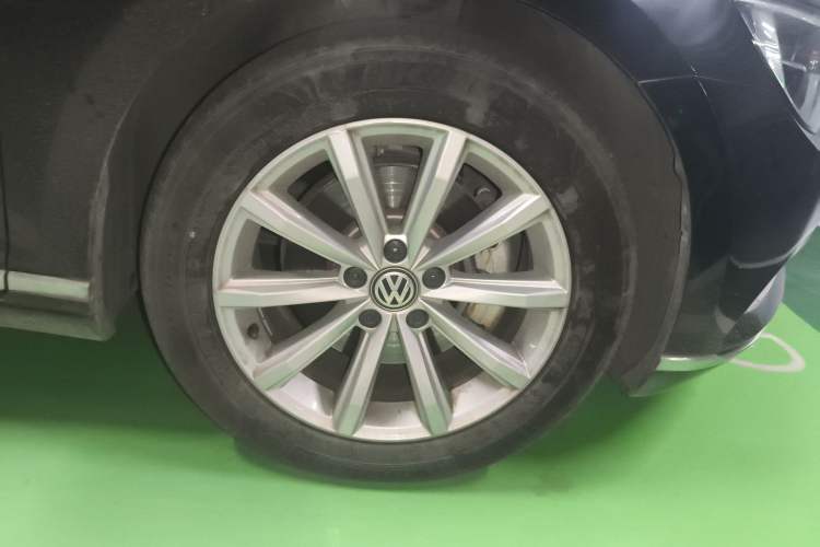Used Volkswagen Magotan 2016 1.8TSI Smart Comfort Model Right Front Wheel Hub