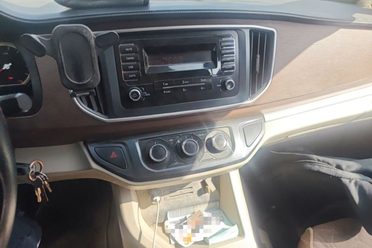 Used FORTHING Lingzhi 2020 M5L 1.6L Base Model 7 Seats Audio And AC Panel