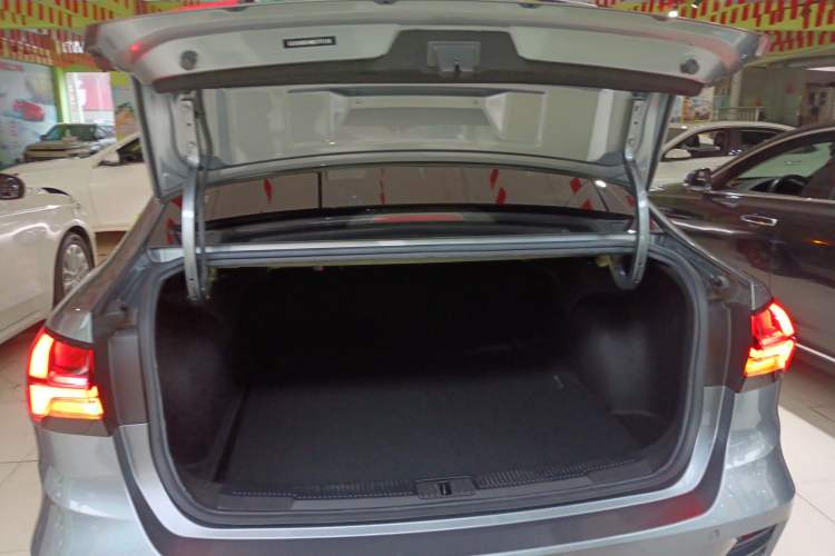 Used Roewe i5 2021 1.5L CVT Platinum Edition