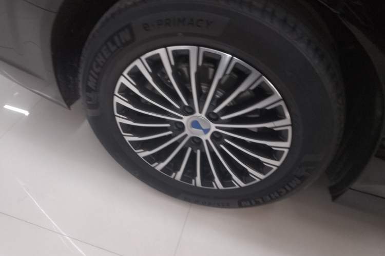 Used Denza D9 2023 DM-i 945 Business Edition
