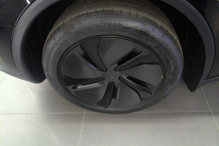 Used Tesla Model Y 2026 Rear-Drive Model Right Rear Wheel Hub