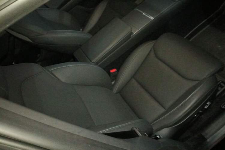 Used Tesla Model Y L 2025 Model Long-Range All-Wheel-Drive Version Right Front Seat