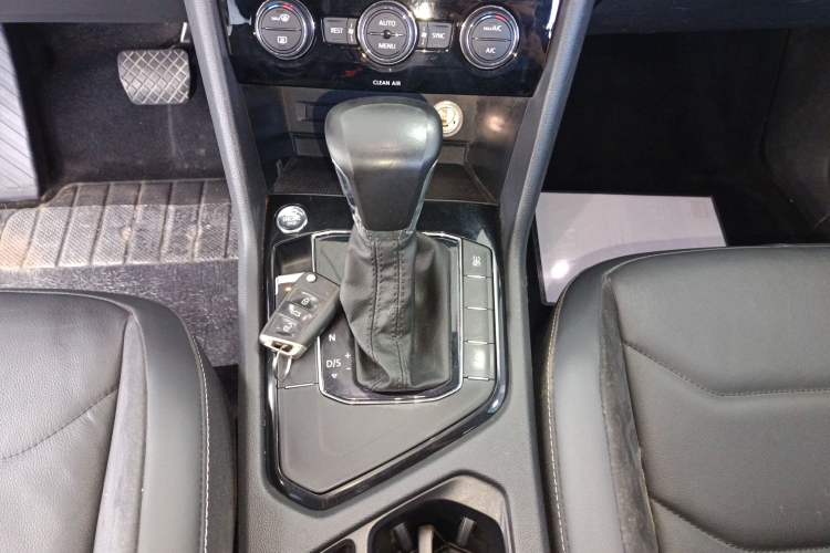 Used Volkswagen Tiguan L 2017 330TSI Automatic Two-Wheel Drive Comfort Edition Gear Lever