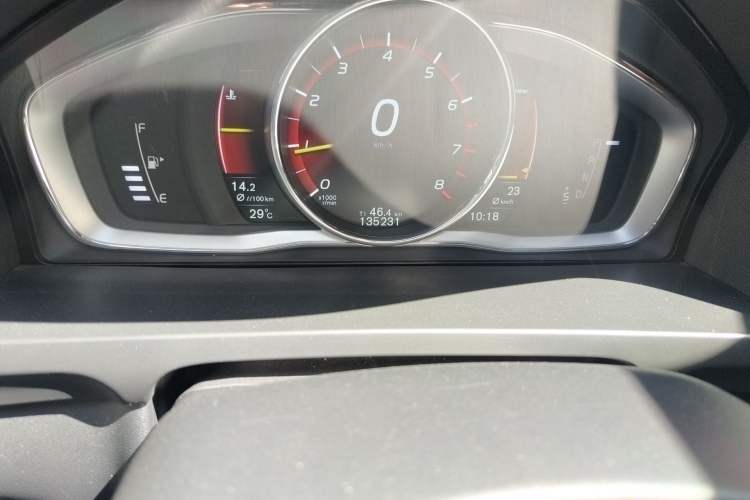 Used Volvo S60 2016 S60L T4 Zhiyuan Edition Odometer Close Up