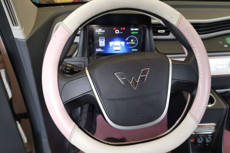 Used Wuling Hongguang MINIEV 2022 Macaron Premium Model – Lithium Iron Phosphate Steering Wheel