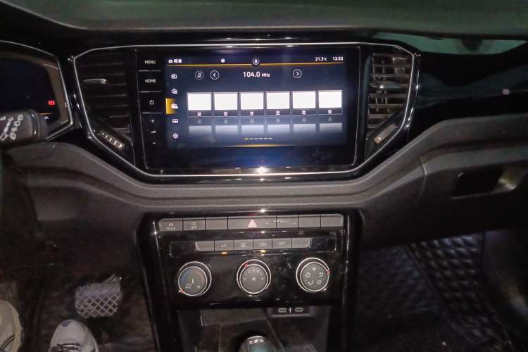 Used Volkswagen T-ROC 2021 280TSI DSG Two-Wheel Drive Comfort Connect Edition