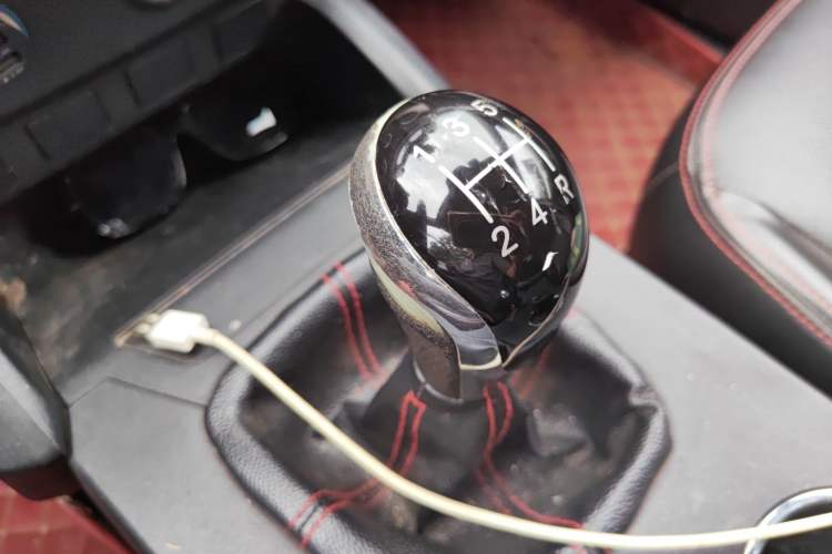 Used Geely Auto GX7 2015 Classic Edition 1.8L Manual Elite Model China IV Gear Lever