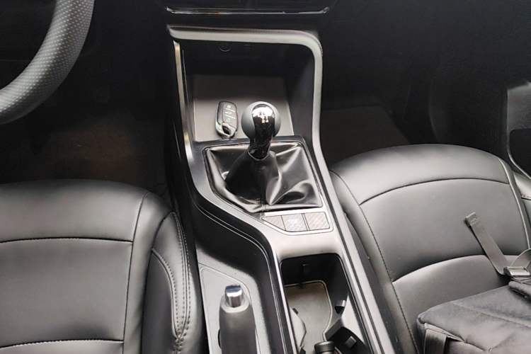 Used Roewe i5 2023 1.5L Manual Comfort Edition
