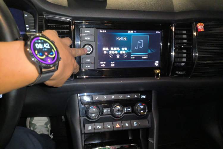 Used Skoda Kodiaq 2019 Facelifted TSI330 7-Seater Two-Wheel-Drive Luxury Enjoyment Edition China VI Standard Audio And AC Panel