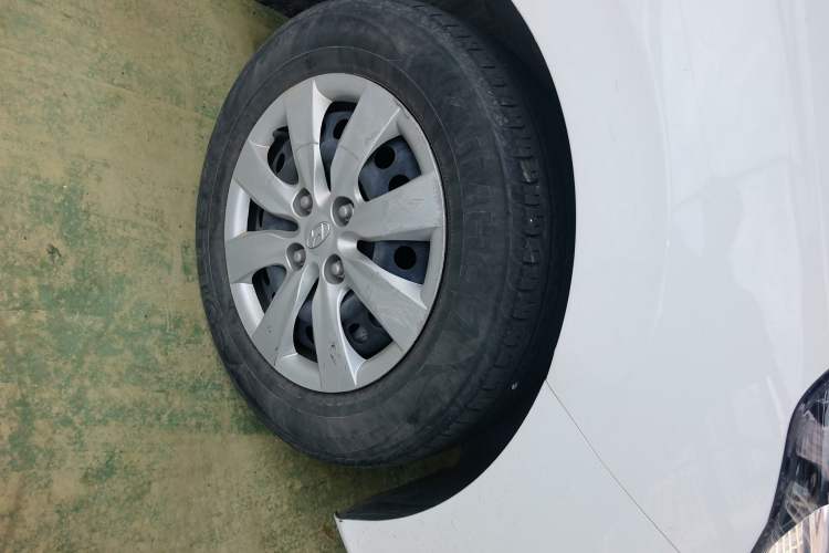 Used Hyundai Verna (older generation) 2020 1.4L Manual GL Refreshed Edition Right Front Wheel Hub