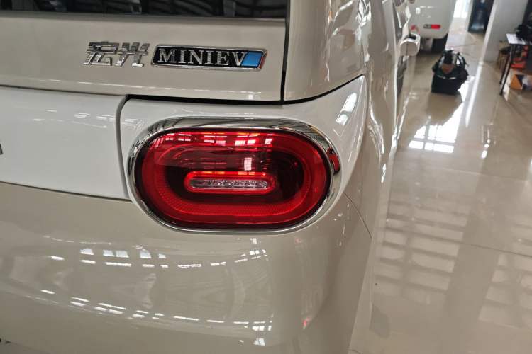 Used Wuling Hongguang MINIEV 2024 3rd Generation 215km Advanced Version Right Rear Taillight